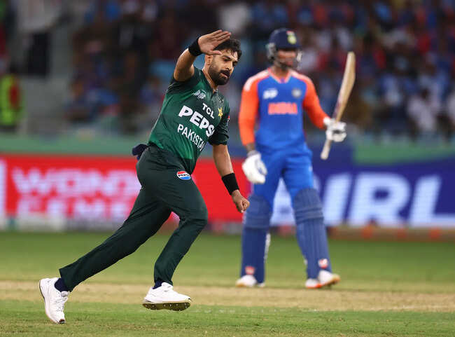Haris Rauf faces taunts, fires back at fans as &lsquo;Kohli-Kohli&rsquo; reverberates in Dubai - Watch