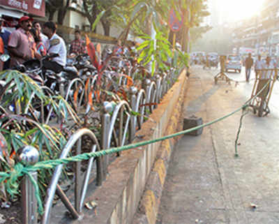 Police commissioner blocks off a lane outside his office