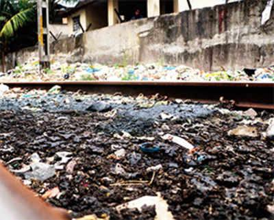 CR raises derailment fears with BMC about overflowing public loo