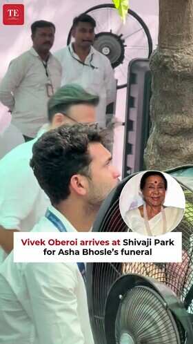 Vivek Oberoi Pays Final Respects to Asha Bhosle at Shivaji Park