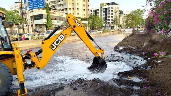 Pipelines burst at 7 locations in 5 days, 10 lakh litres of water wasted in Nashik city