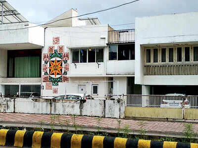 Daughter-in-law reports builder, his son to cops Daughter-in-law reports builder, his son to cops