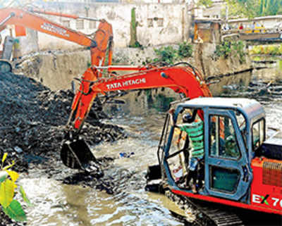 Moved 190 tonnes of silt from Kurla daily, claims contractor