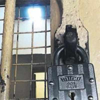 Palghar police stunned as dacoits make daring midnight escape from British-era lock-up