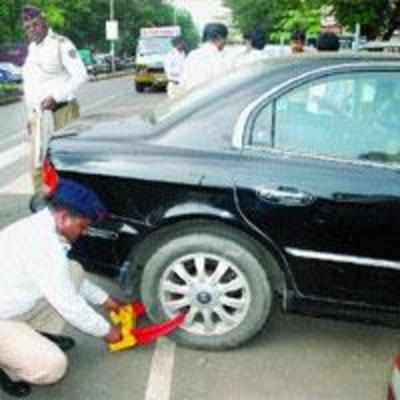 Traffic cops crack down again on illegal garages in Sector-17, Vashi