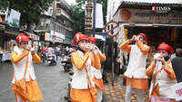 Shankhanaad pathak performs at the Tambdi Jogeshwari Ganpati during Ganeshotsav 