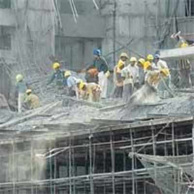 16 labourers injured after mall slab crushes them