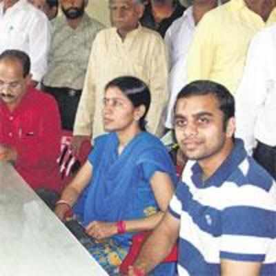Hitendra Thakur bows out, makes way for wife, son