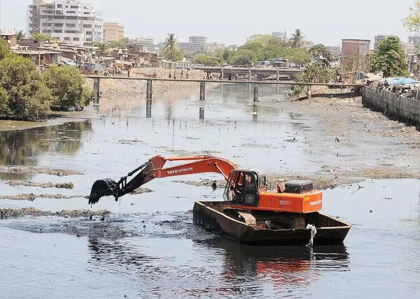 ‘Debris from bldg sites being passed off as Mithi silt’