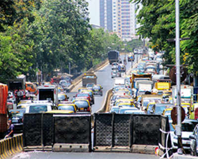 Unnanounced closure of Byculla flyover leads to huge traffic jams