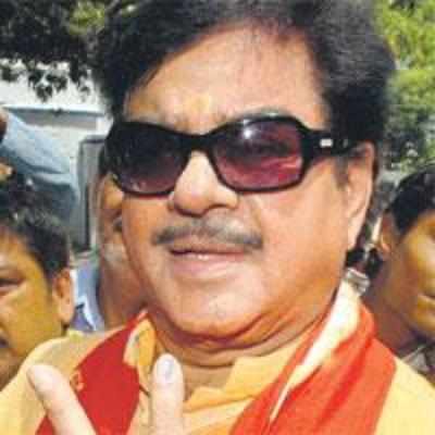 Shotgun Sinha lashes out at Shekhar Suman