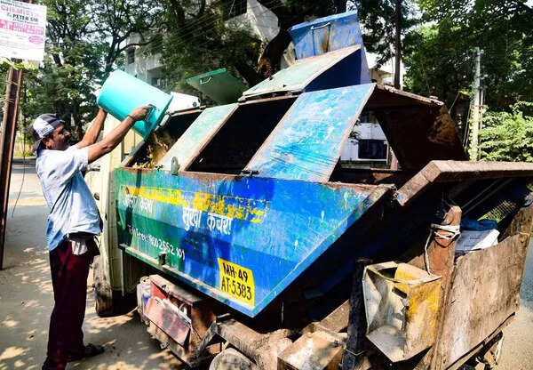 Govt announces 5 member panel to probe functioning of garbage lifting firms