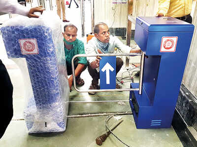 CR begins installing flap-based gate system at CSMT