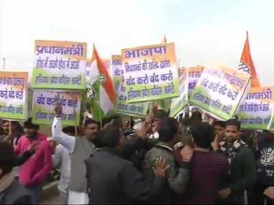 Congress protest outside hotel where Karnataka BJP MLAs are put up