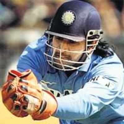 Dhoni gears up to move forward