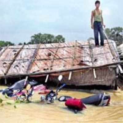 Flash floods displace 2 lakh in West Bengal