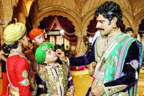 Faisal  Khan entertains the cast of Maharana Pratap