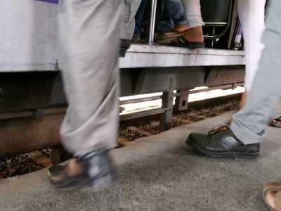 Passenger falls off running local between Dombivli and Kopar station, recovering from injuries