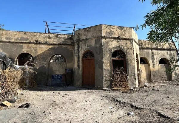 Gujarat: Heritage Kamangari art crumbles in the ruin of this Anjar bungalow