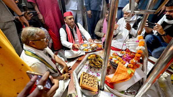 It shows BJP mindset about PDA pariwar: Akhilesh Yadav on temple cleaning after his visit