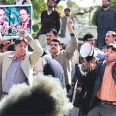 Pakistan SC bars Nawaz Sharif from elections
