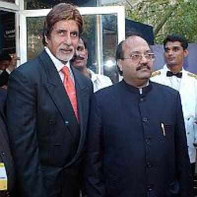 Amar, Bachchan share dais