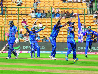 Sri Lanka push England closer to World Cup exit