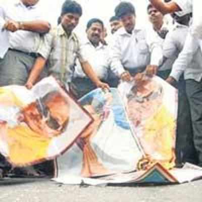 Lawyers burn copies of Srikrishna report