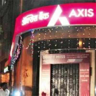 Airtel Malad fire knocks down Axis Bank's call centre
