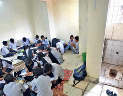 School in a Chembur hsg society (Classes in flats with stinky loos)