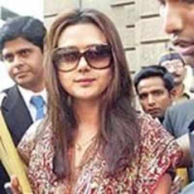 Preity comes to hit-and-run victim's rescue