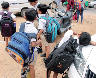 Centre’s move on school bags puts Karnataka government in a fix