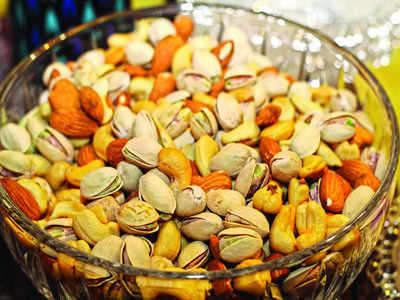 Mirrorlights: Snacking on tree nuts boosts health, does not lead to weight gain: Study