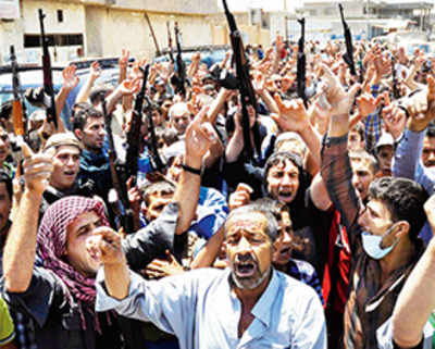 Kerry in Iraq to press Maliki as rebels gain