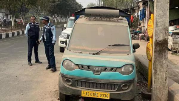 Traffic cops tow away unclaimed vehicles to ease congestion ahead of R-Day celebration