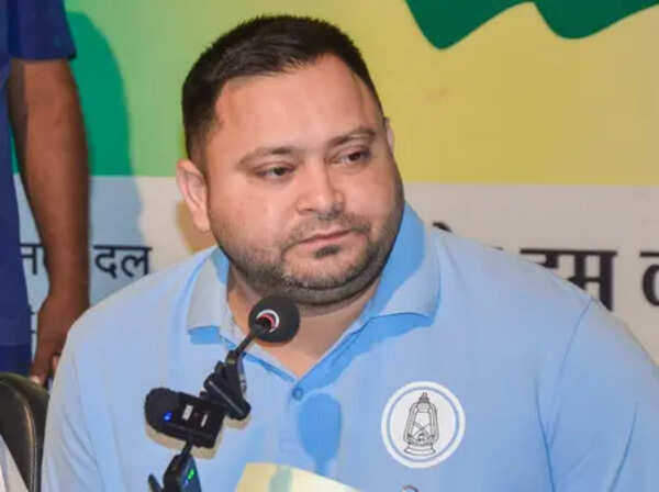 Tejashwi alleges food crisis for new mothers at health centres