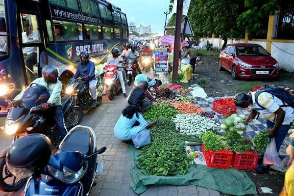 Encroachments continue to choke pavements in Tambaram