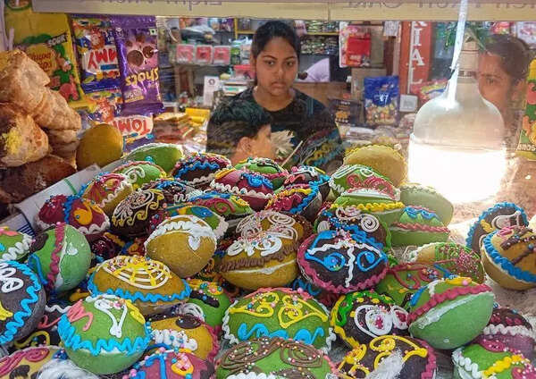 Buns, cakes fly off shelves as bakeries see brisk business for Easter Sunday