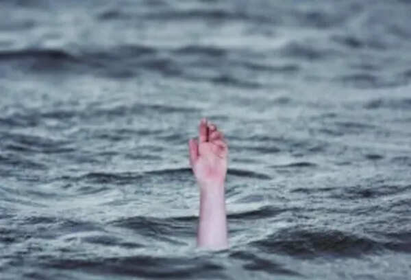 Two drown in Saran tragedy