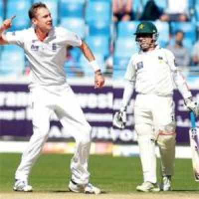 England in lead as 16 wickets tumble on day one