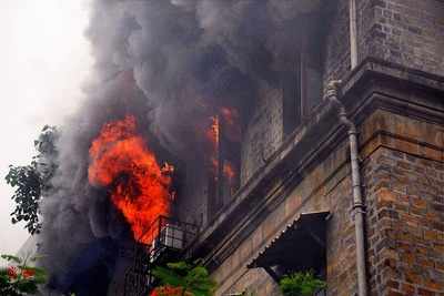 Mumbai: Fire at Ballard Pier Exchange building