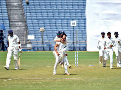 Maharashtra bowlers rule the day