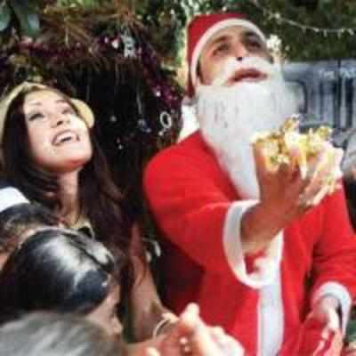 Shiney turns Santa Claus