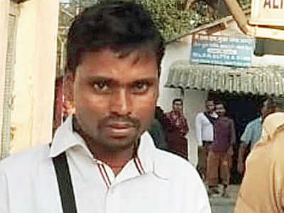 Using mirror as a badge, jobless man posed as TC