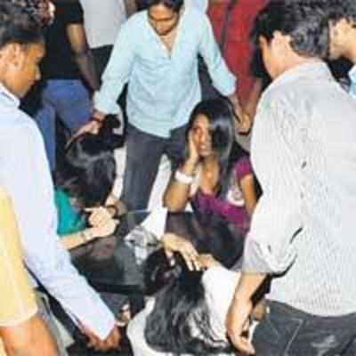 Girls assaulted at Mangalore pub, 10 held