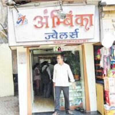 Thief strikes at jewellery store next to police post