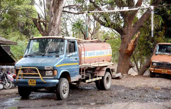 Water woes persist in Nashik city even a fortnight after shutdown