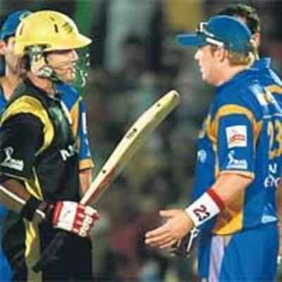 Warne takes a dig at Sourav