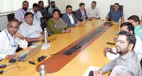 PCMC, MNGL & co-operatives dept meet societies&rsquo; representatives to promote PNG use, discuss other issues