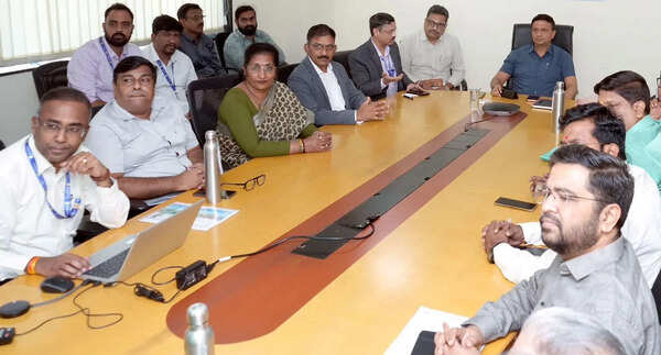 PCMC, MNGL & co-operatives dept meet societies’ representatives to promote PNG use, discuss other issues